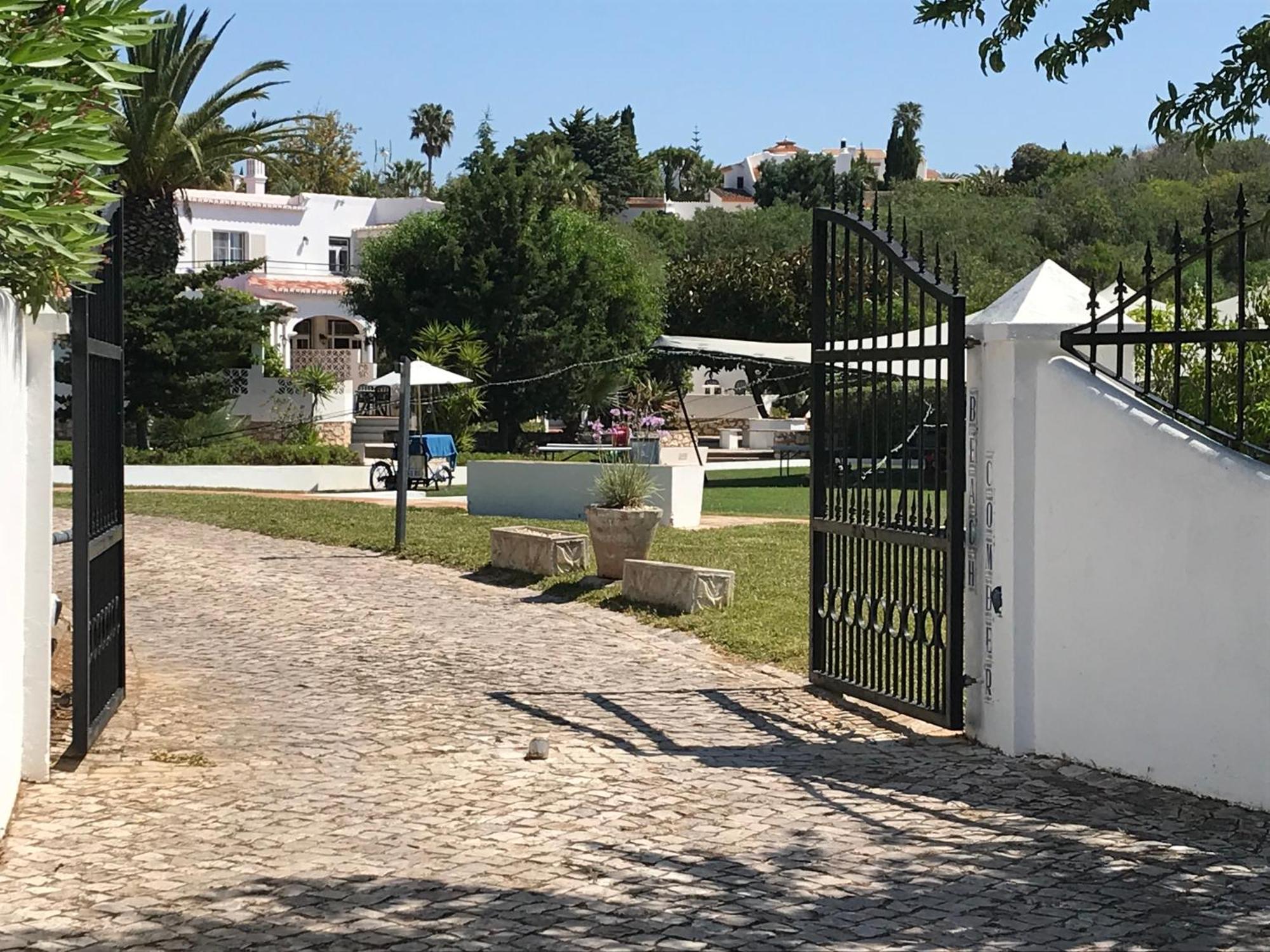 Casa Beachcomber Le Jardin Des Arts Лагос Екстериор снимка